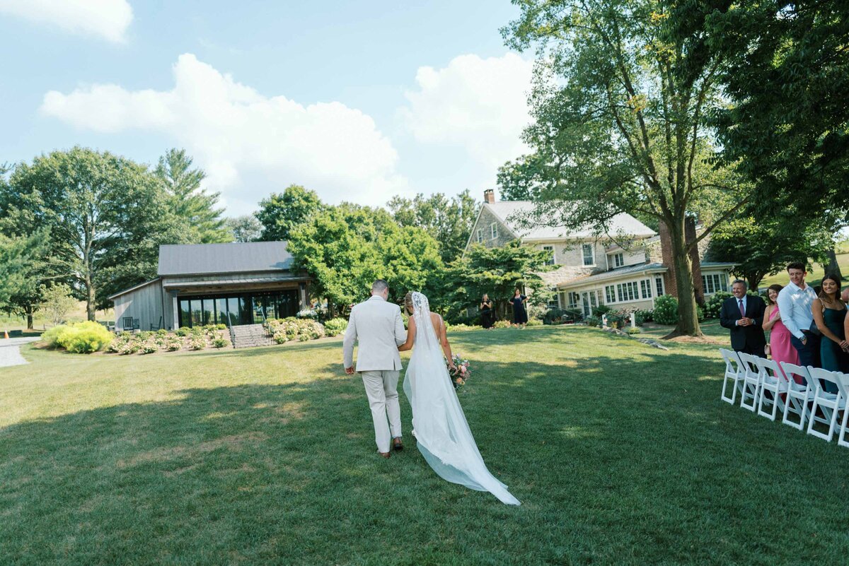 farm-at-eagles-ridge-lancaster-wedding-092