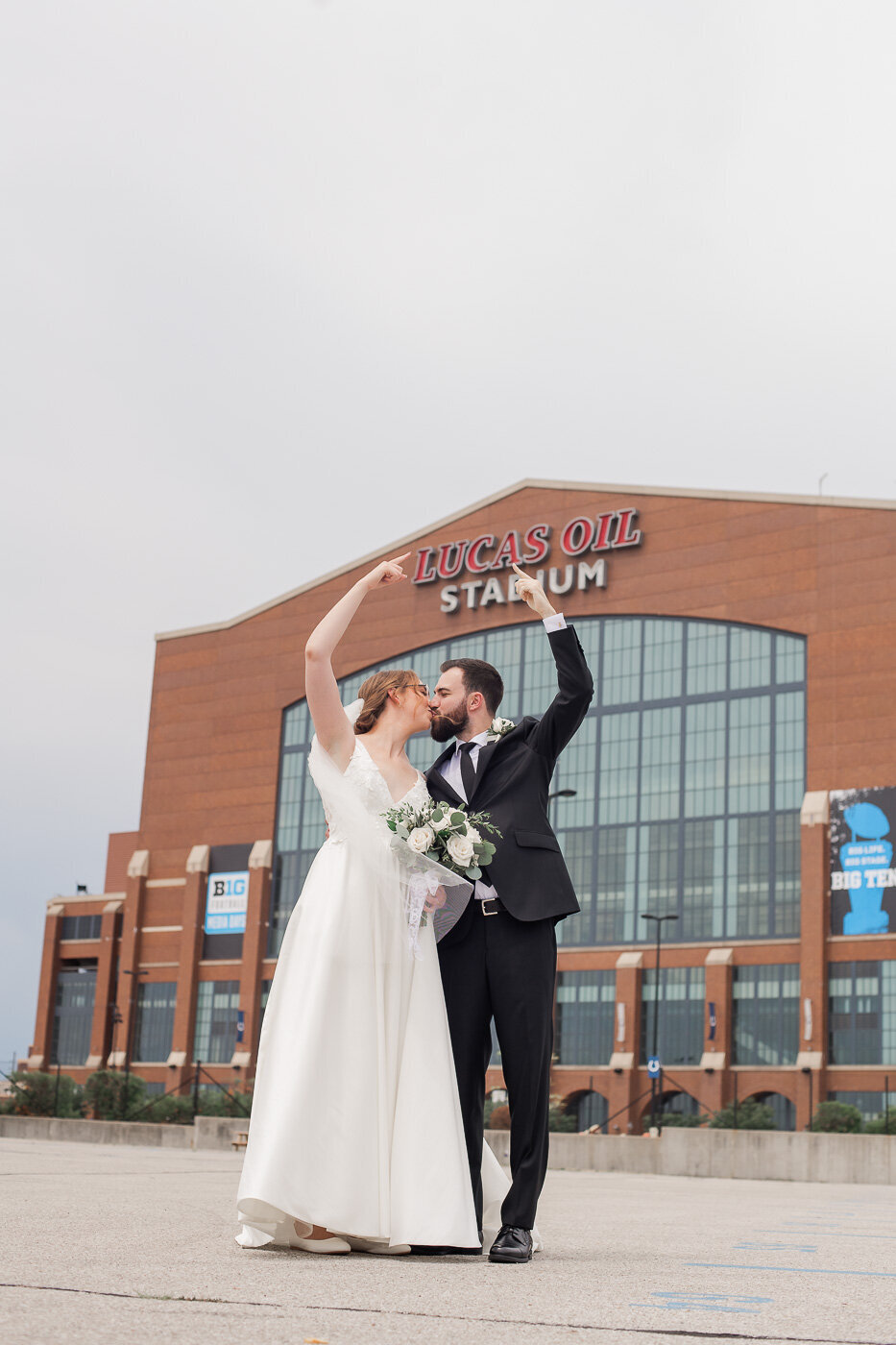 catholic-wedding-summer-indianapolis-indiana-st-johns-indy-catholic-church-10