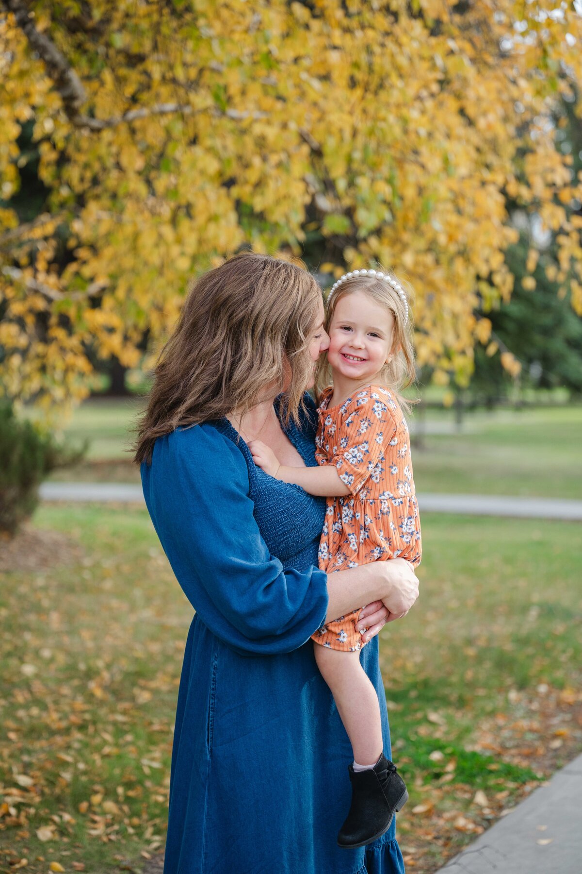 Edmonton Fall Family Photographer _ Lily Laidlaw Photogragraphy-10