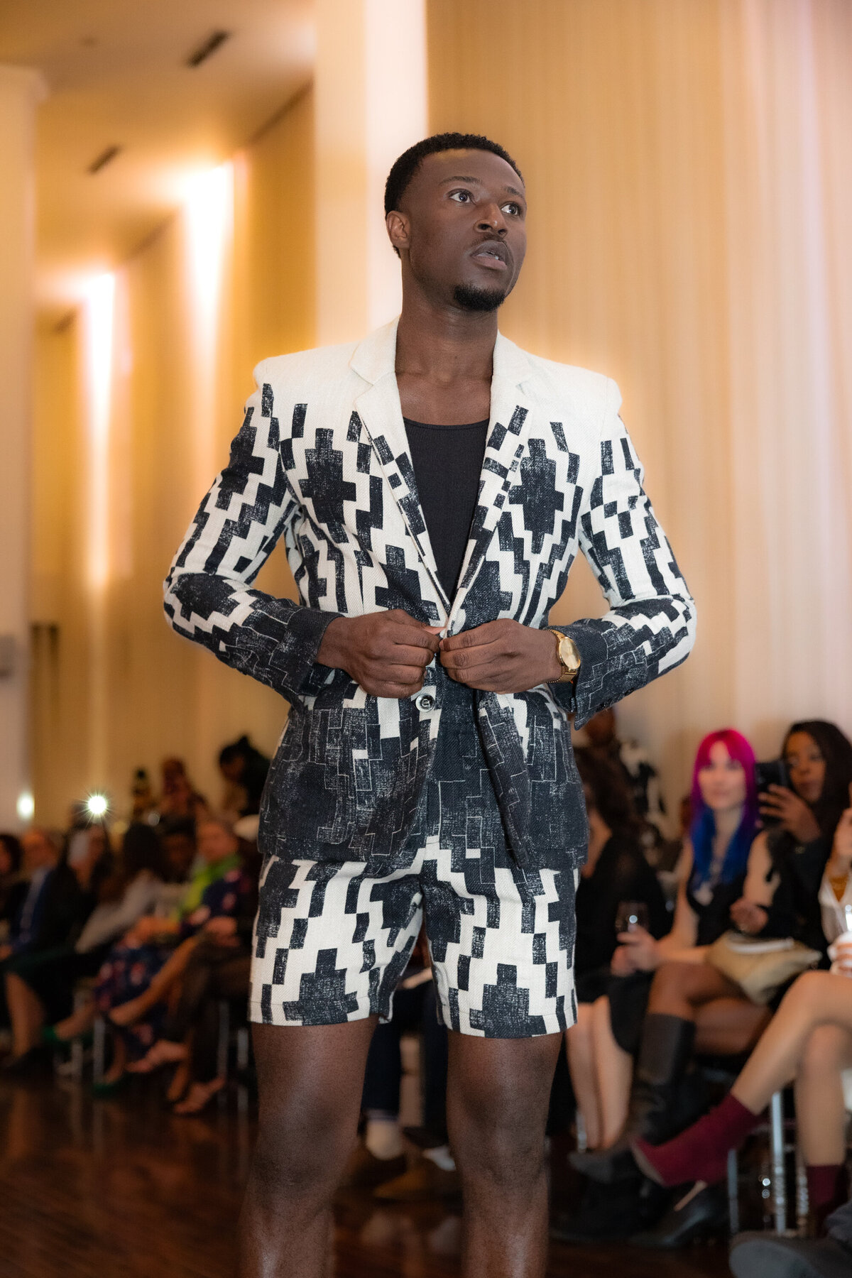 Montreal haute couture défilé Black and White suit for man