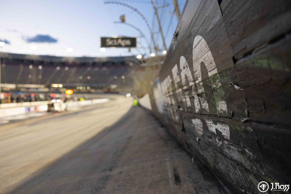 BRISTOL-MOTOR-SPEEDWAY-COMMERCIAL-PAINTING-J.ROSS-8