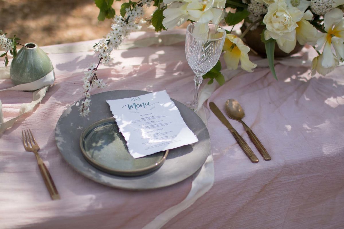 bruidsfotografie gedekte tafel