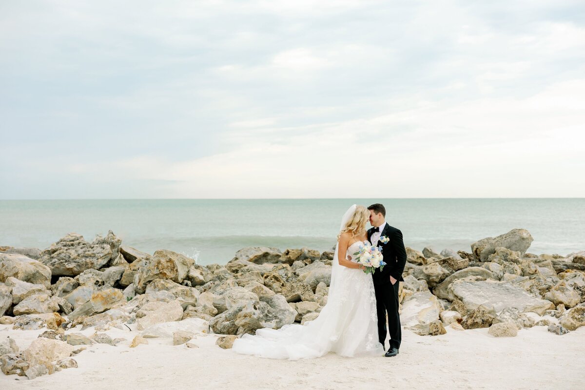 brittany-pannebaker-tampa-florida-destination-wedding-photographer-wedding-amanda-and-josh-clearwater-opal-sands-60