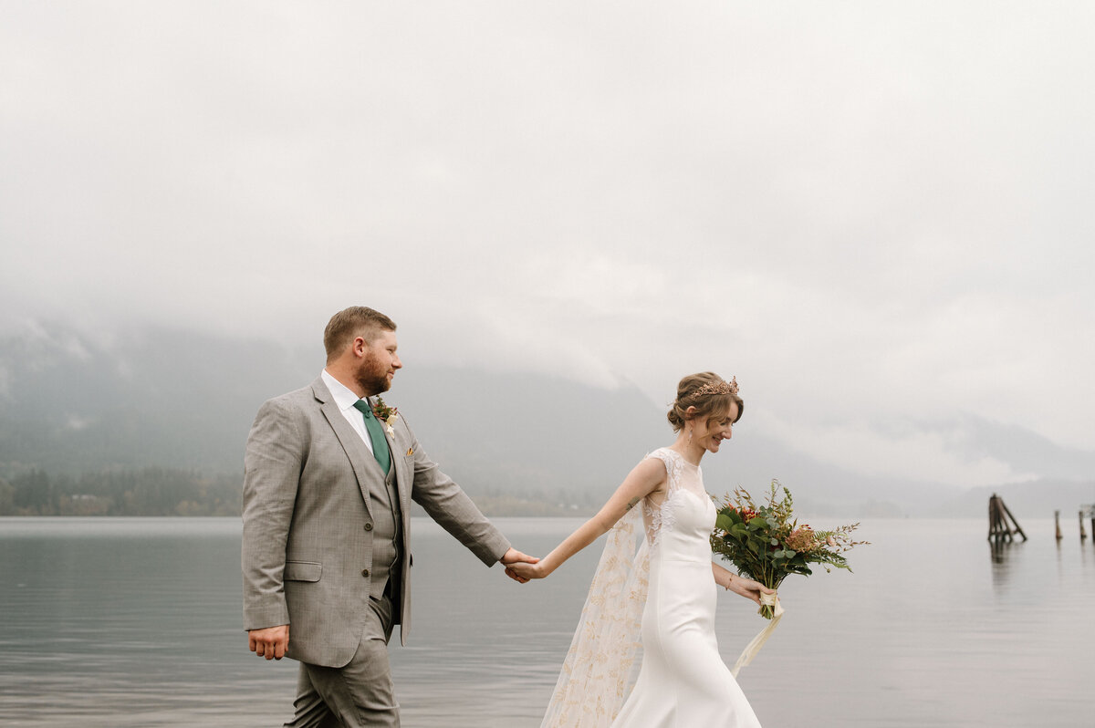 rainy_columbia_river_gorge_wedding_03