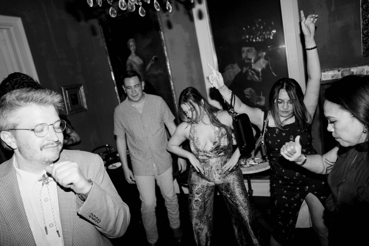 Party_Jen&ChrisWeddingPhotos_AustinWeddingPhotographer_HereafterFilms-124