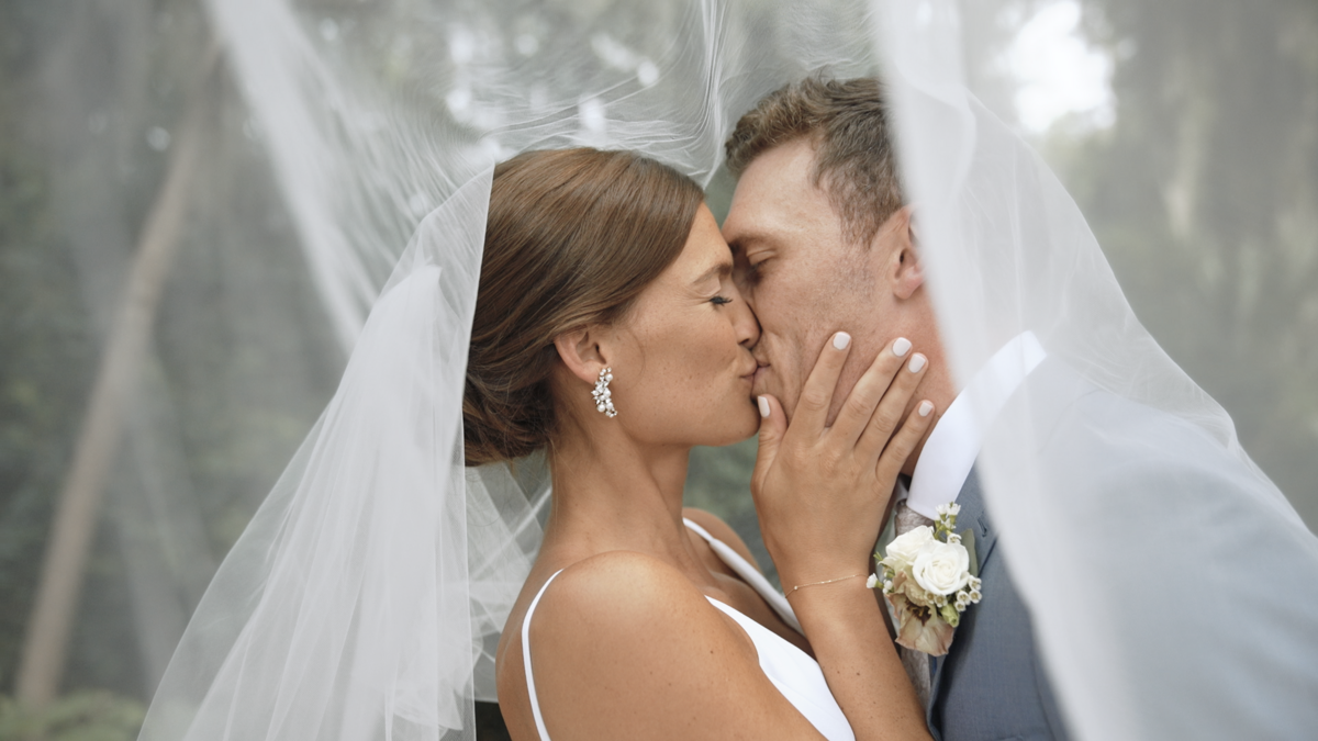 Ellsesser Wedding SNEAK PEEK.00_00_29_05.Still006
