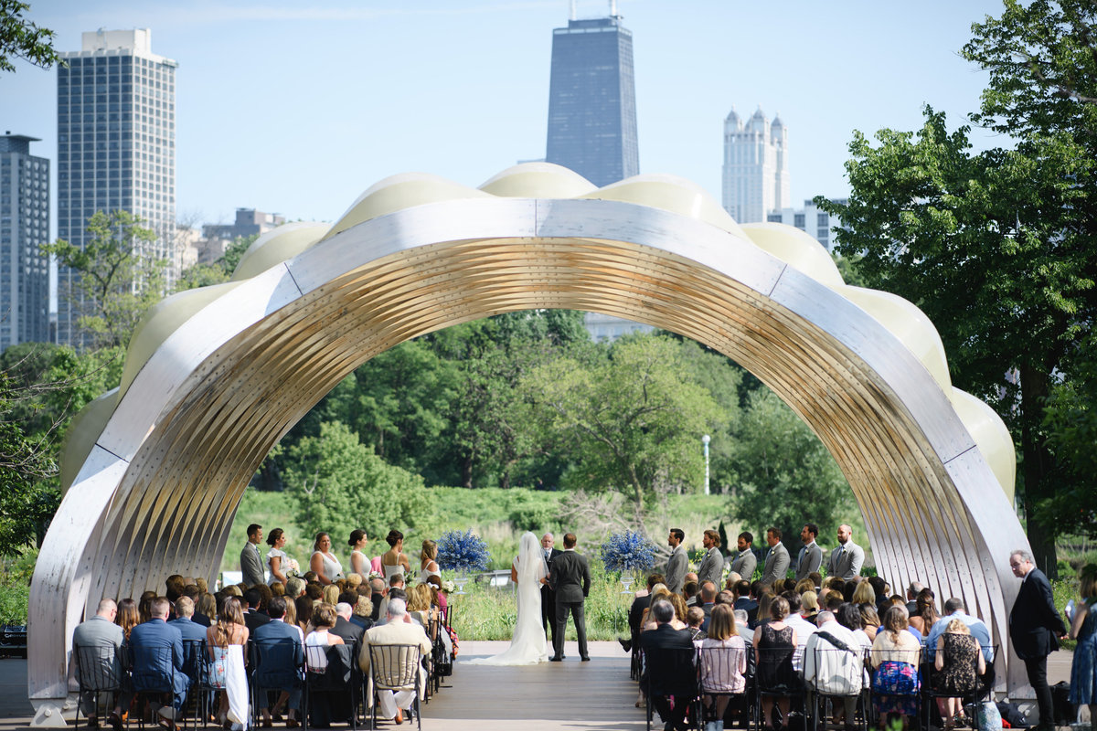 Chicago Shore Club Wedding at Nature Boardwalk in Lincoln Park_3