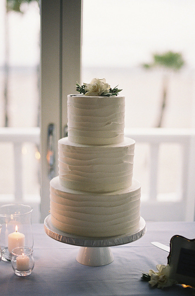 wedding cake with horizontal brush strokes