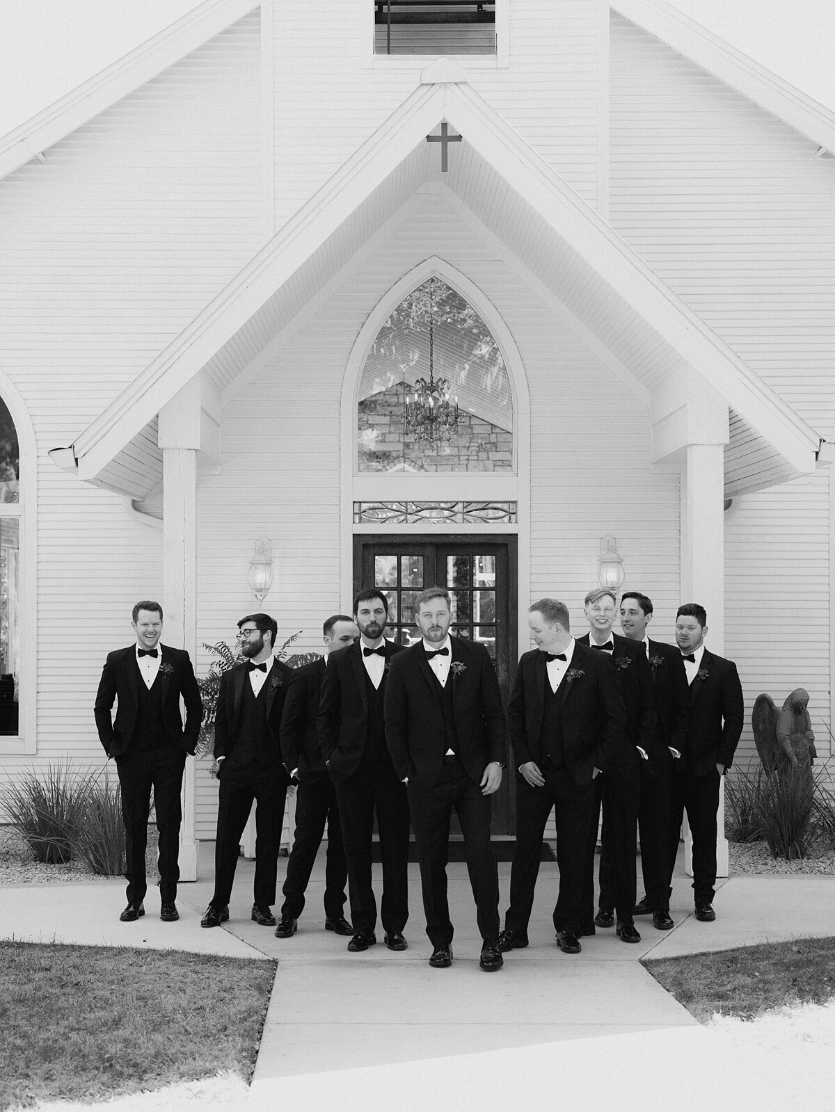 Chandelier- of-Gruene-San-Antonio-wedding_0009
