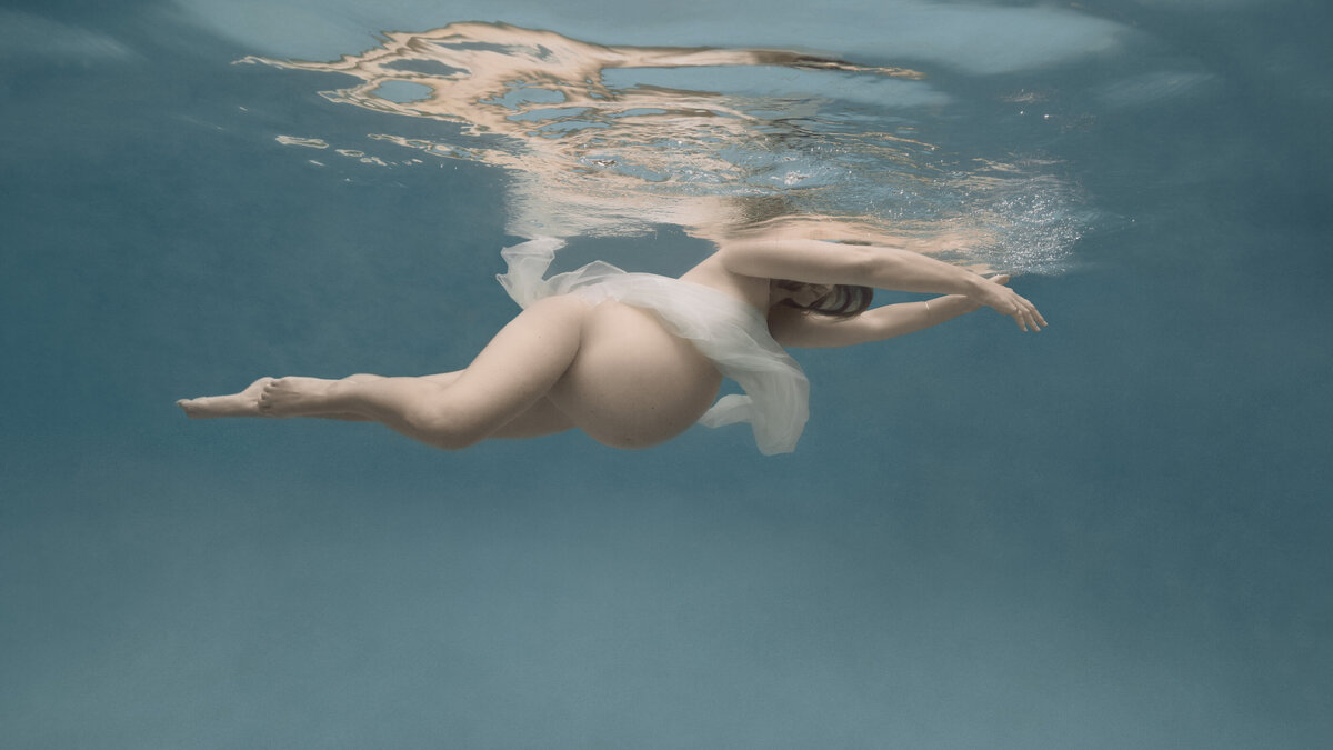 HOLLY-MCLEAN-PHOTO-UNDERWATER-MATERNITY-0677