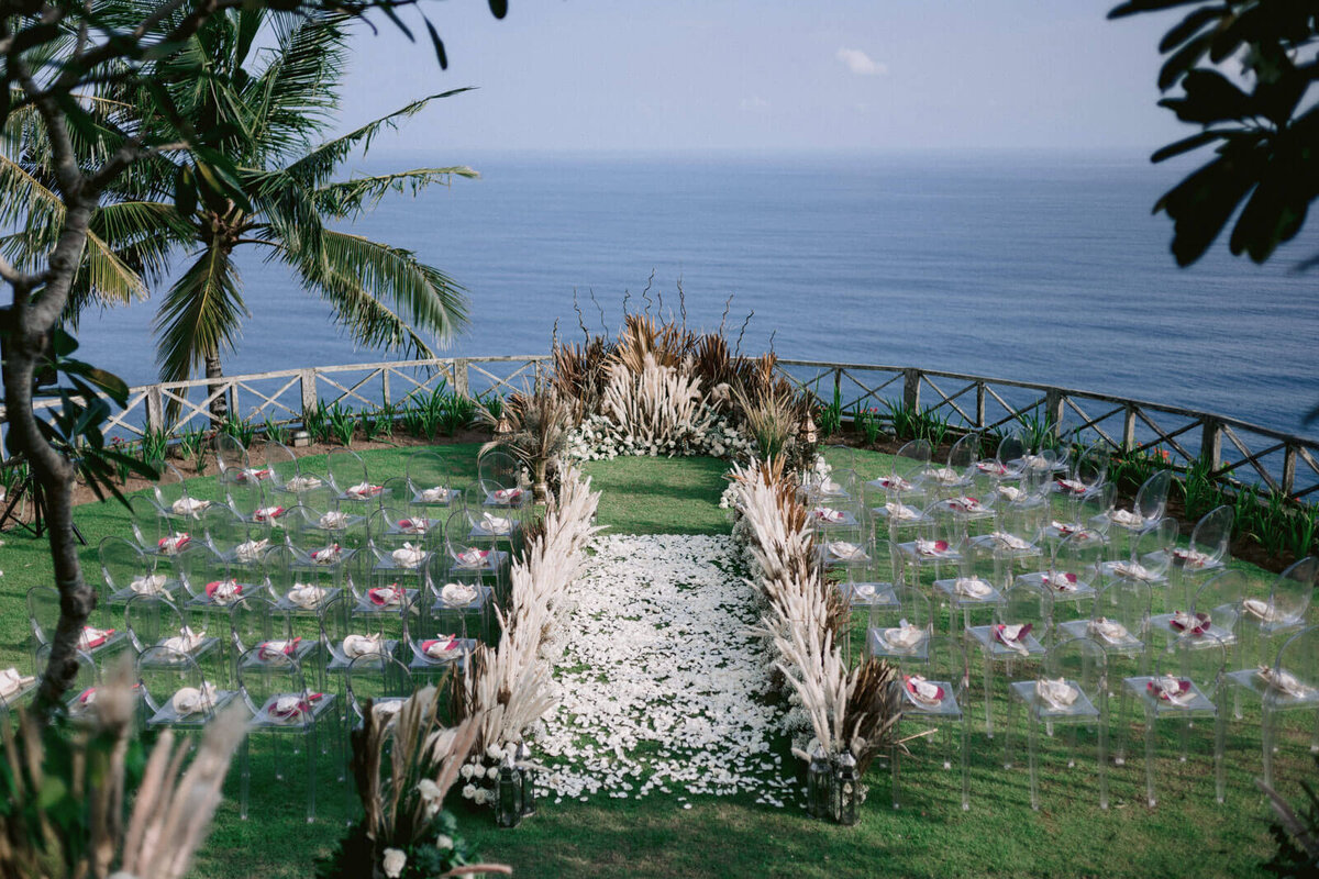 A magnificent wedding ceremony set-up with a view of the ocean in Khayangan Estate, Indonesia. Image by Jenny Fu Studio