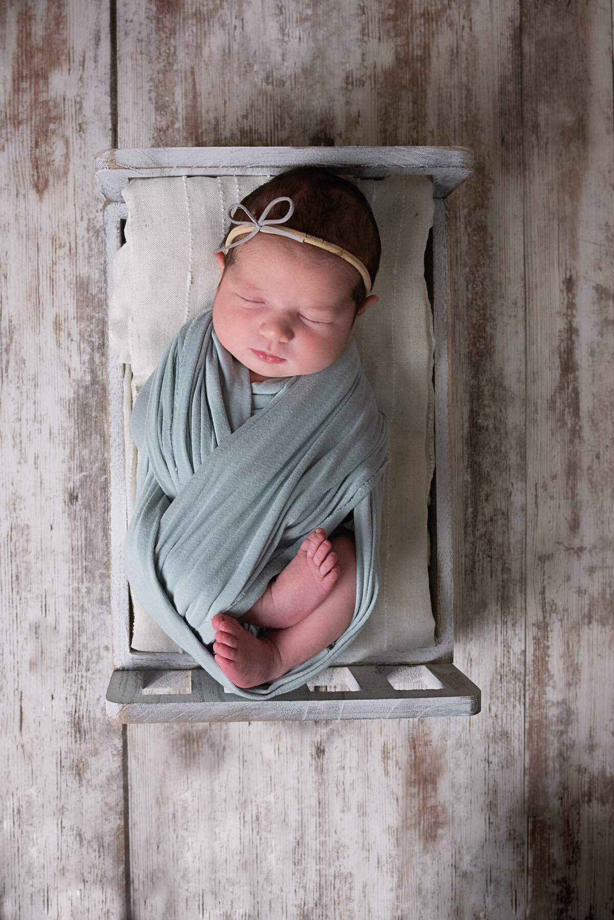 newborn-portraits-teal-wrap-baby-bed-cuyahoga-falls-photographer