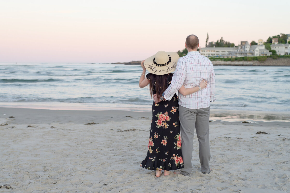 Pregnancy announcement photograph in Ogunquit Maine