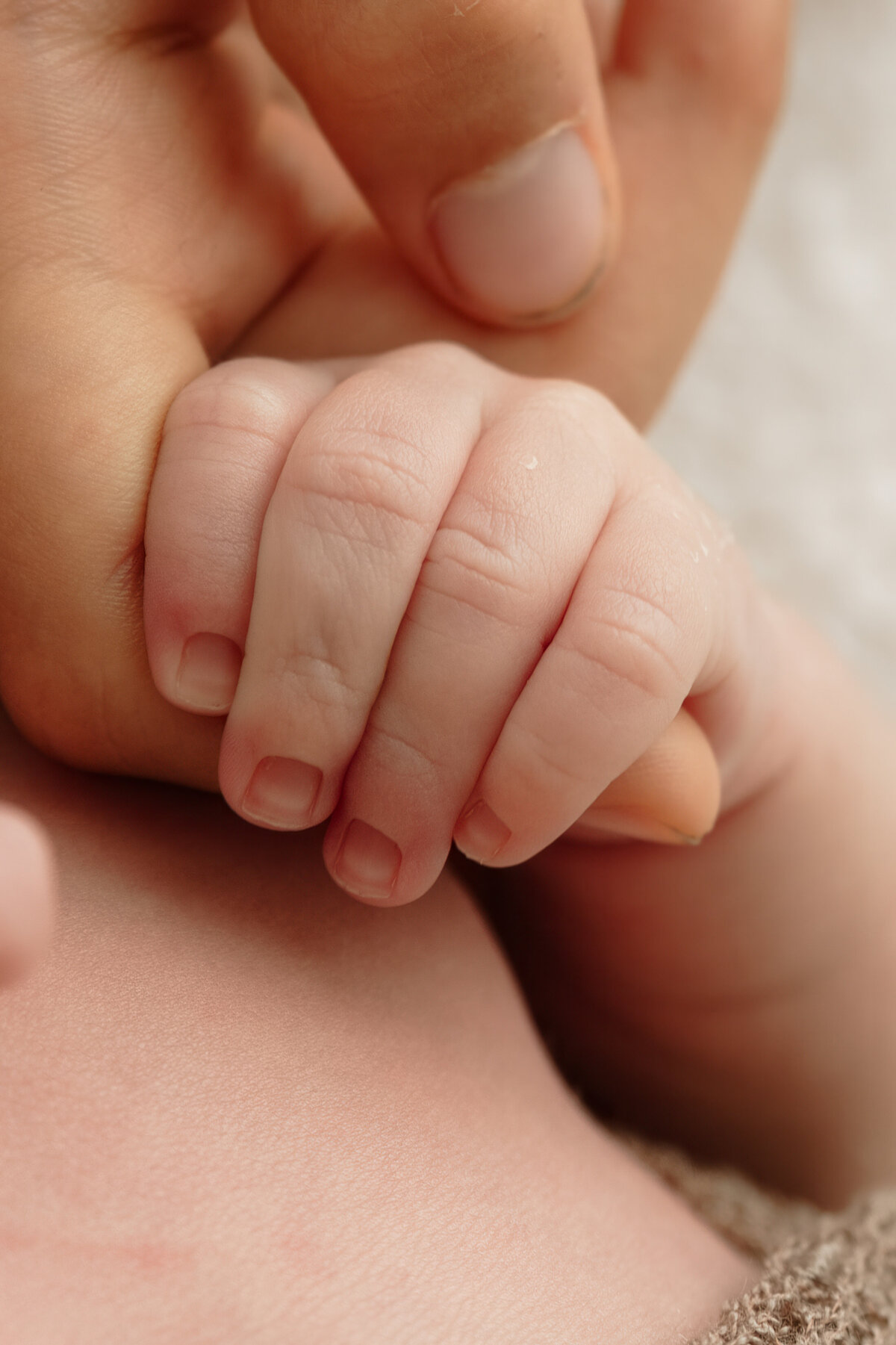 newborn fotograaf - gezinsfotograaf - zwangerschapsfotografie - videograaf - Sint-Niklaas - Pictures by Jess - Mama en baby shoot