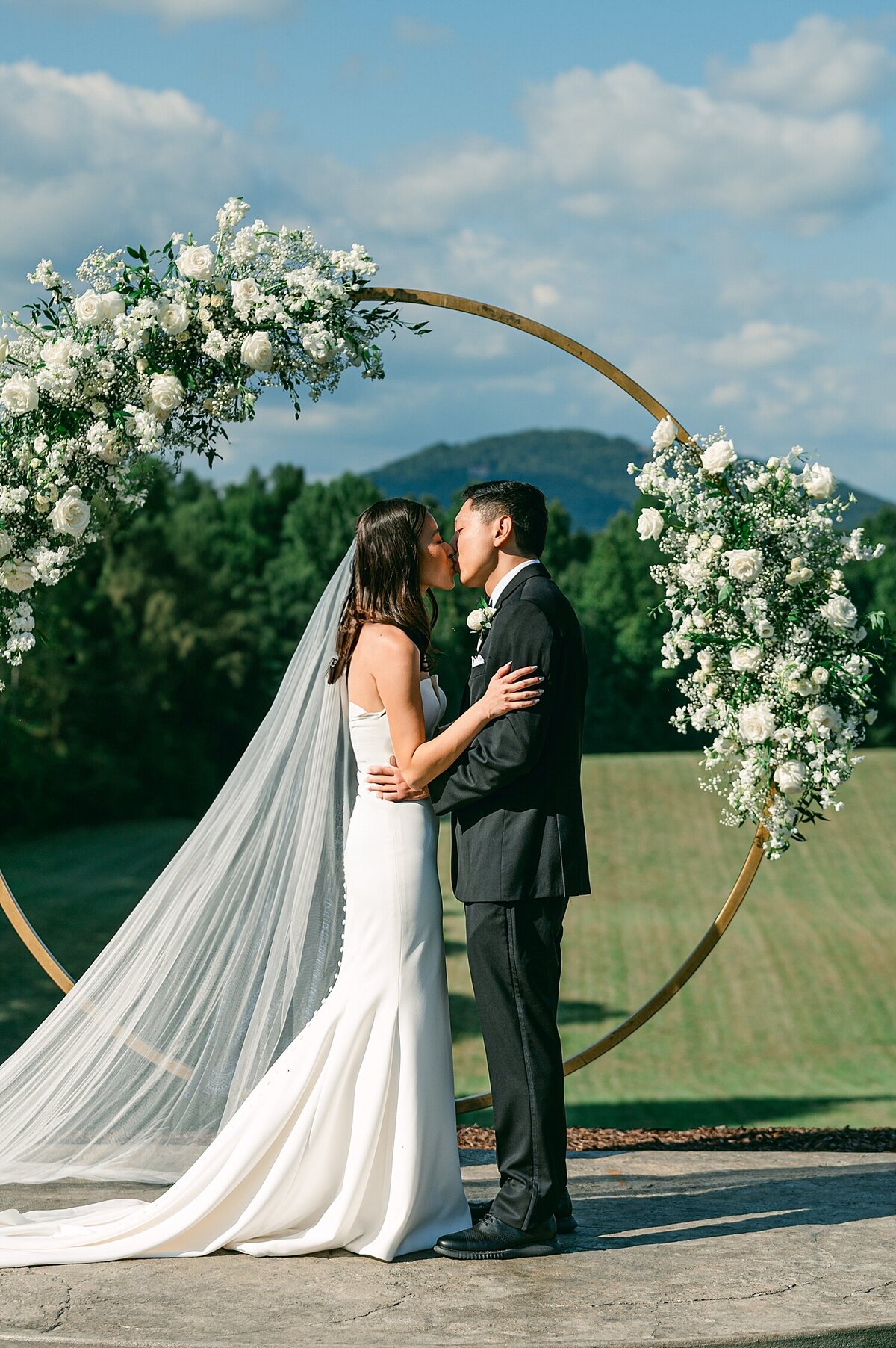 AlexisLunsfordElegantweddingfeaturedonStyleMePretty_0034