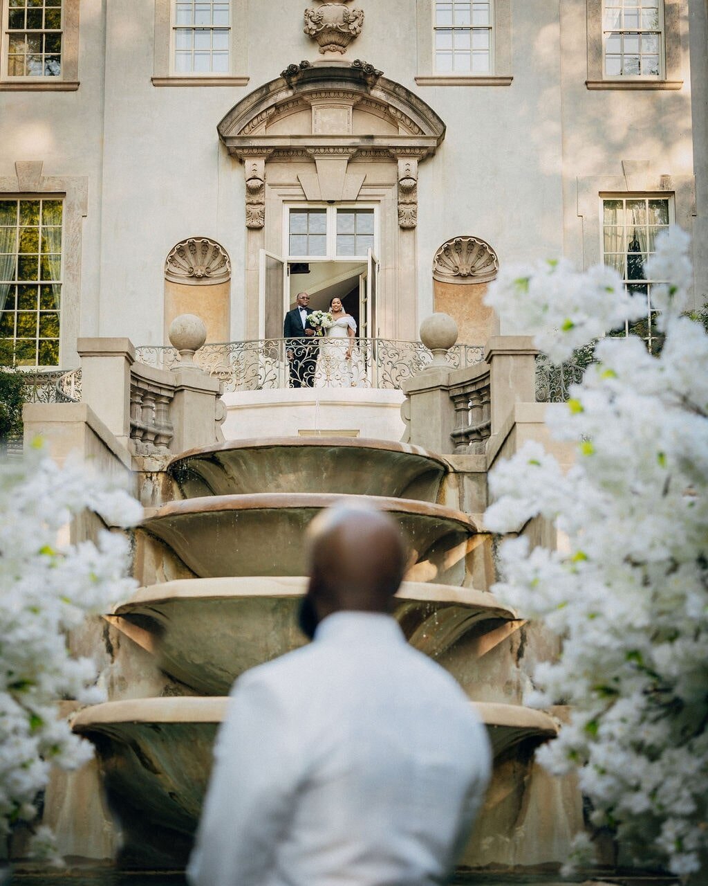 Bride making her entrance from the Swan House, Atlanta Photo by REEMBride making her entrance from the Swan House, Atlanta Photo by REEM