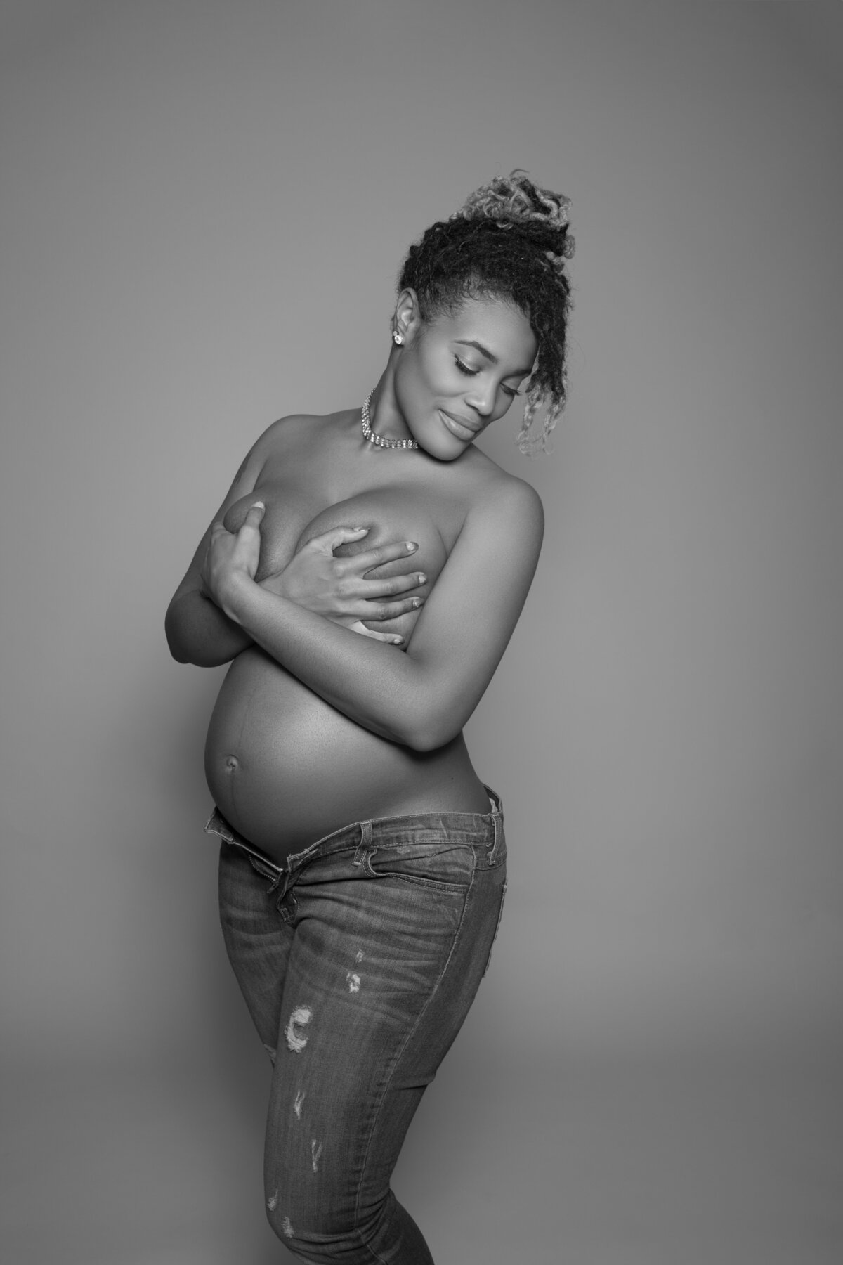 fashion oriented maternity portrait by Daisy Rey Photography in New Jersey