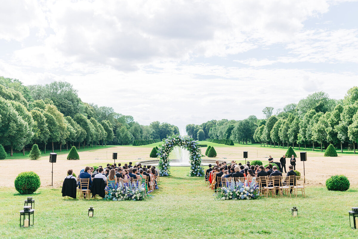 MorganeBallPhotography-Wedding-ZoeEdward-08-ChateauChamplatreux-Ceremony-5-2