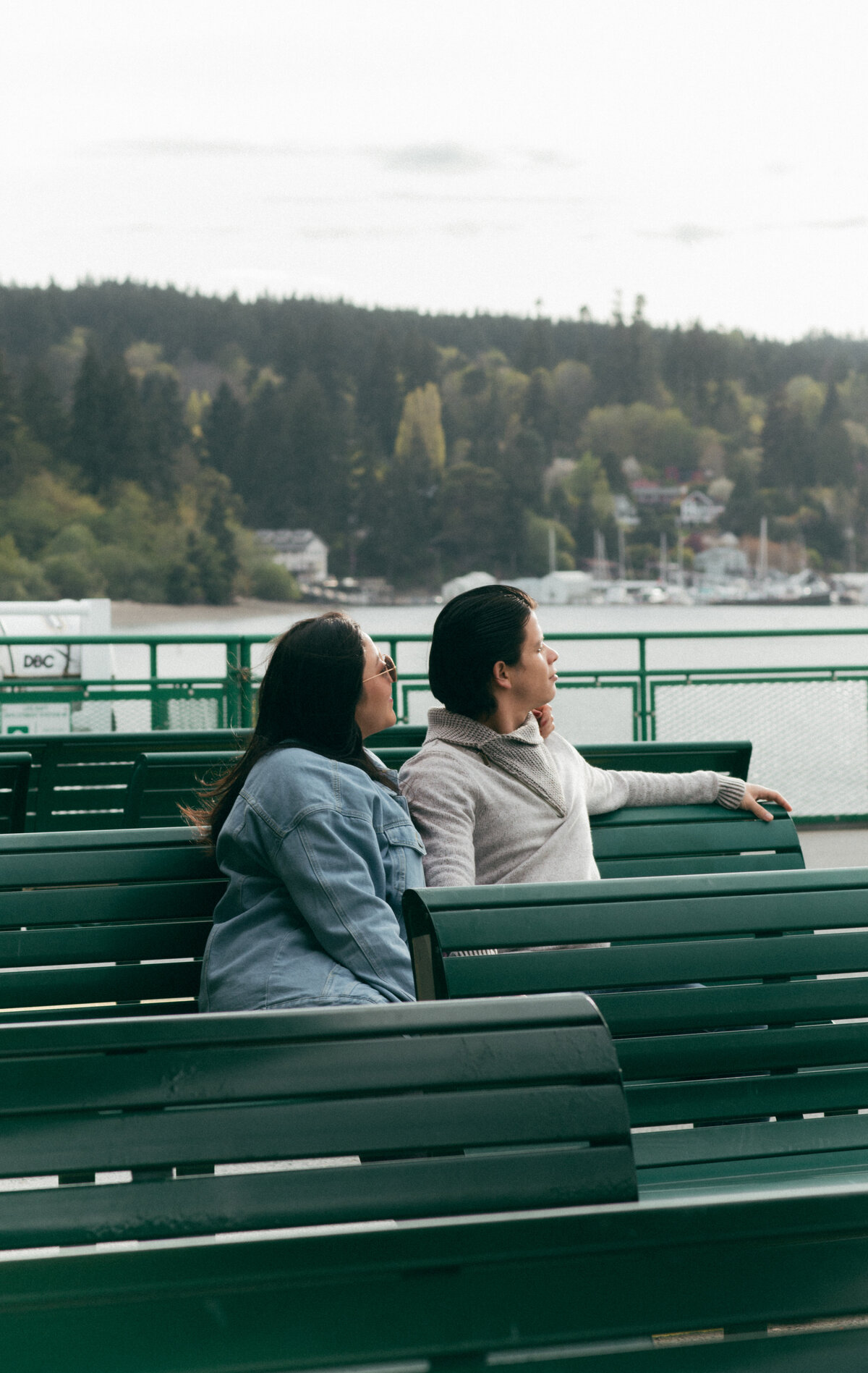 couples-session-seattle-ferry-jennifer-moreno-photography-documentary-style-washington