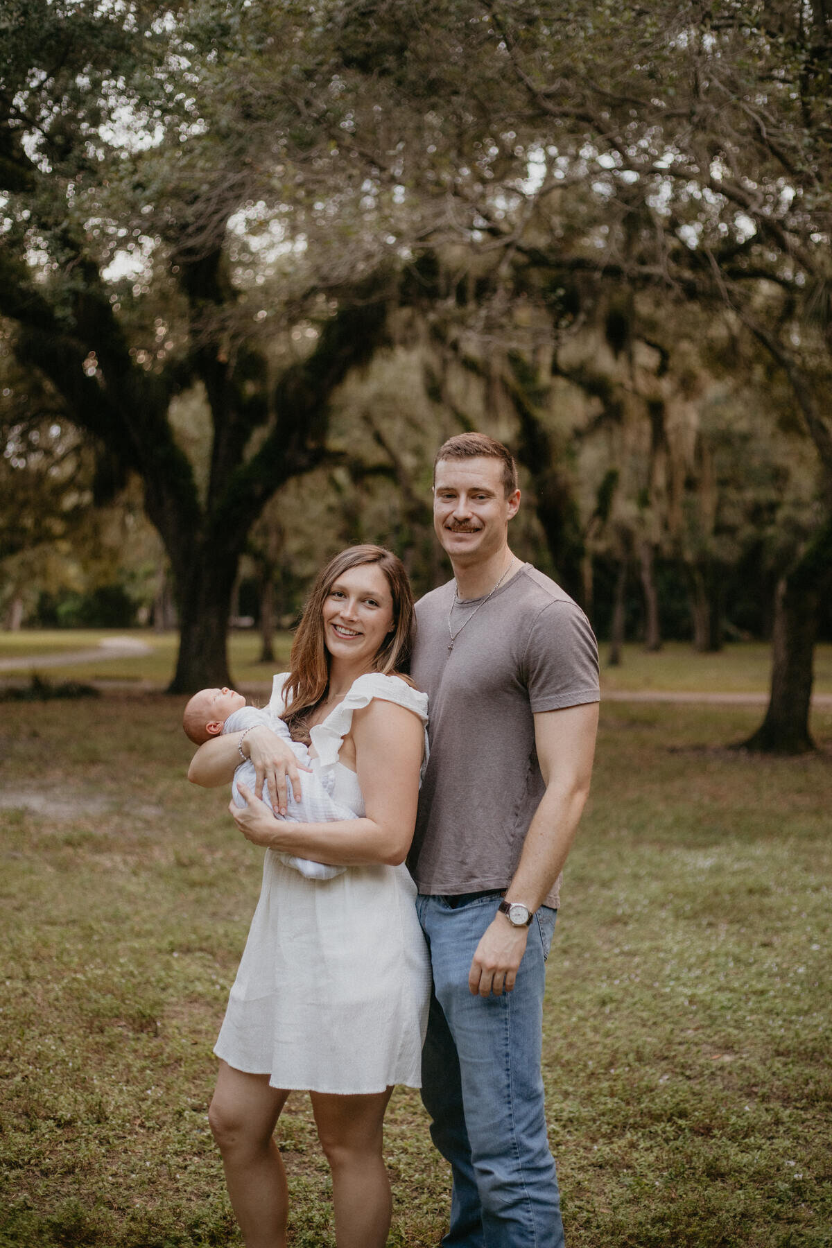 outdoor-newborn-photoshoot-8