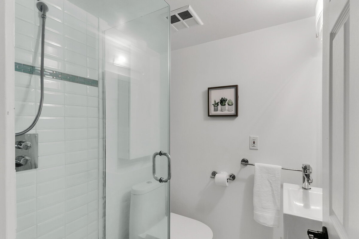 35-web-or-mls-44_001_Bathroom