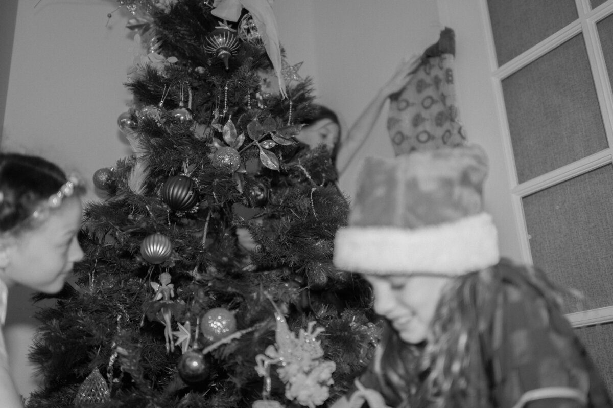 christmas minis 2025 setting up christmas tree in the southwest in busselton 