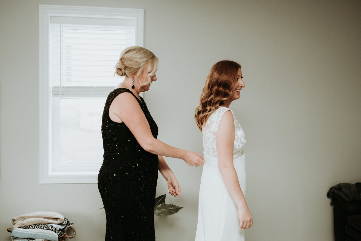 ZettelPhotography_CovilleReception_GettingReady_0028