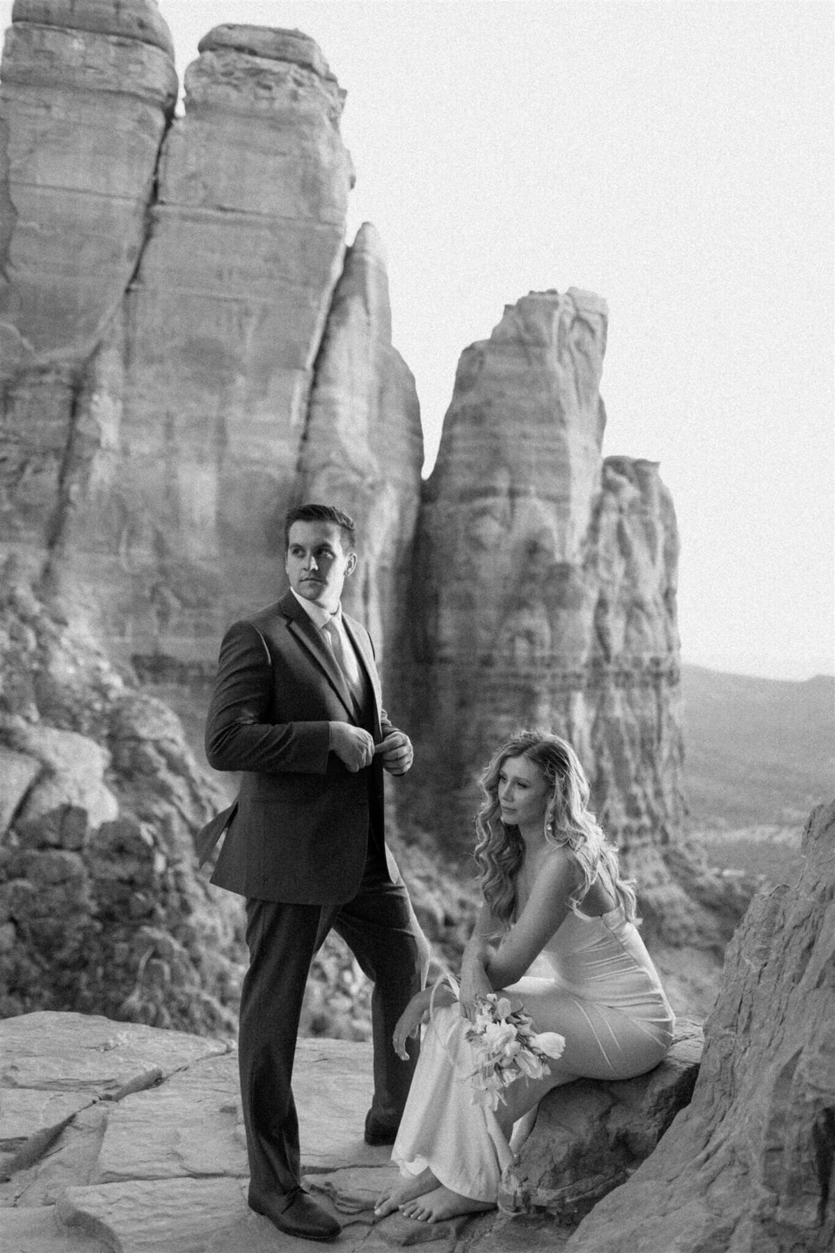 tinted-events-design-and-planning-sedona-wedding-portrait-black-and-white-photography-memories-by-lindsay-destination-wedding-planning