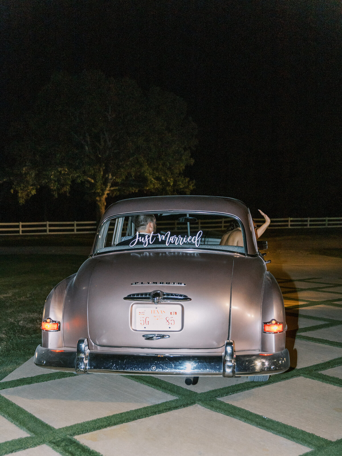 wedding-photographer-dallas-reception-the-french-farmhouse-18