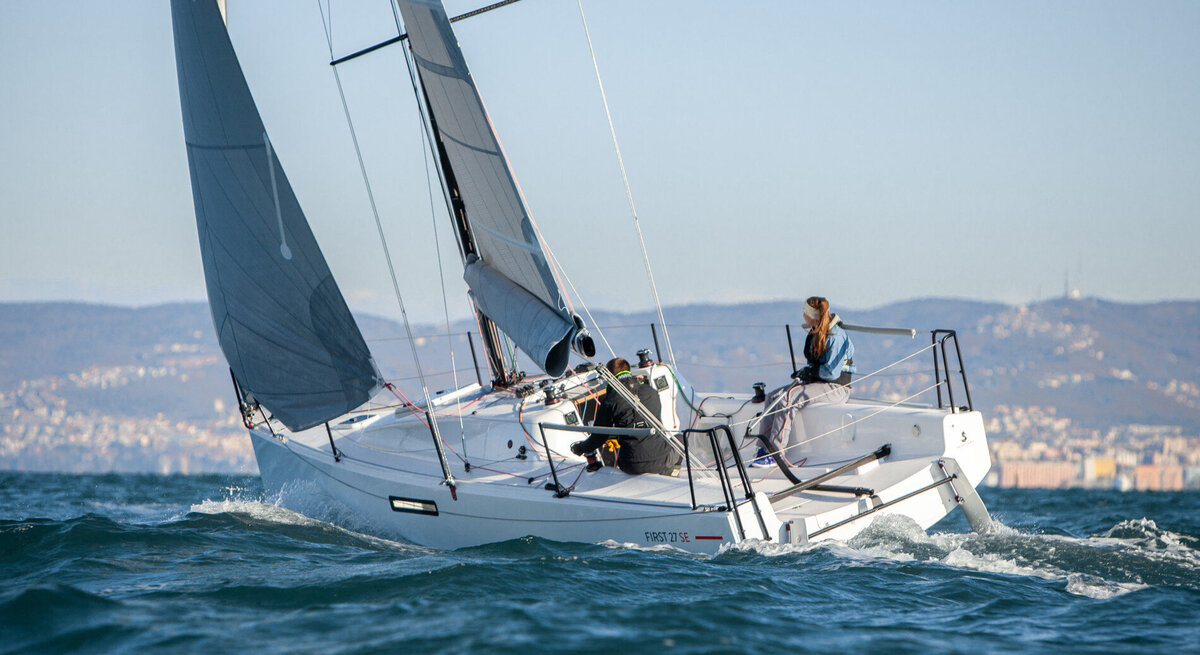 beneteau-first-27SE-cover