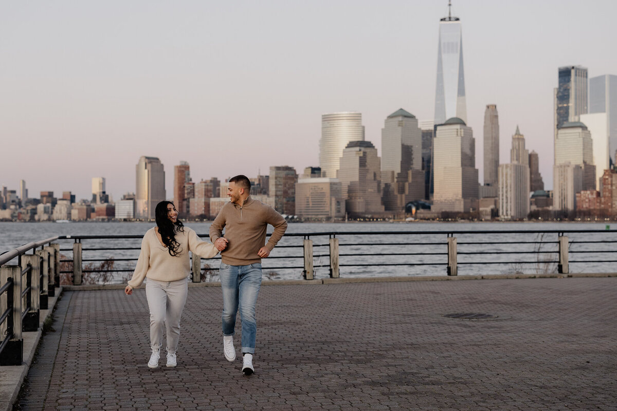 engagement-session-jersey-city-liberty-state-park