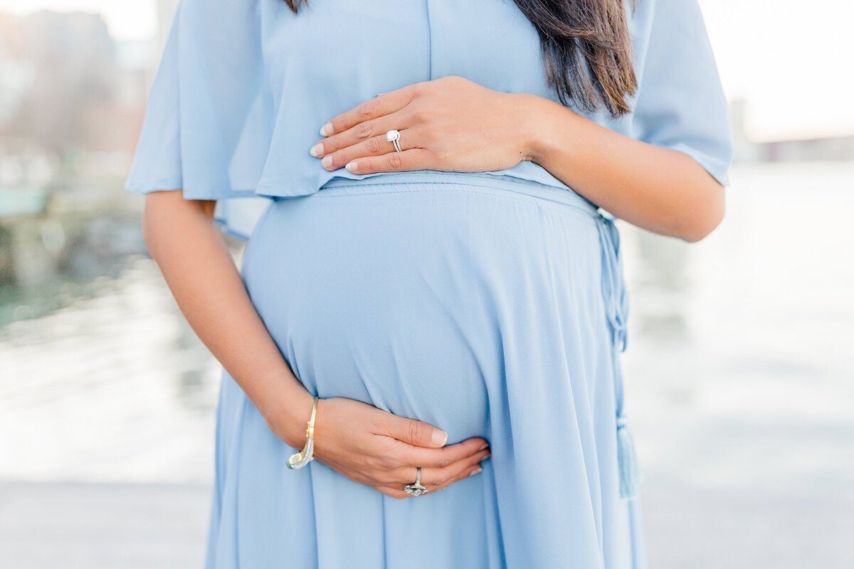 Boston-Maternity-Photographer-Seaport-Session_11