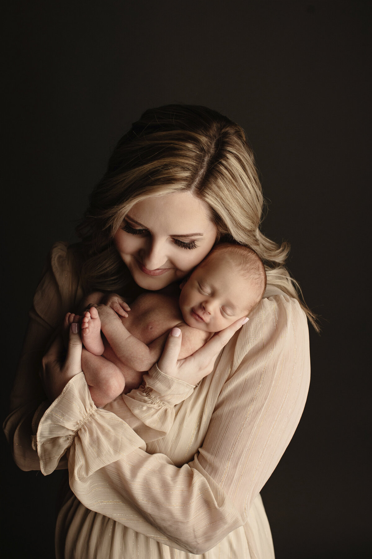 best cleveland newborn photographer
