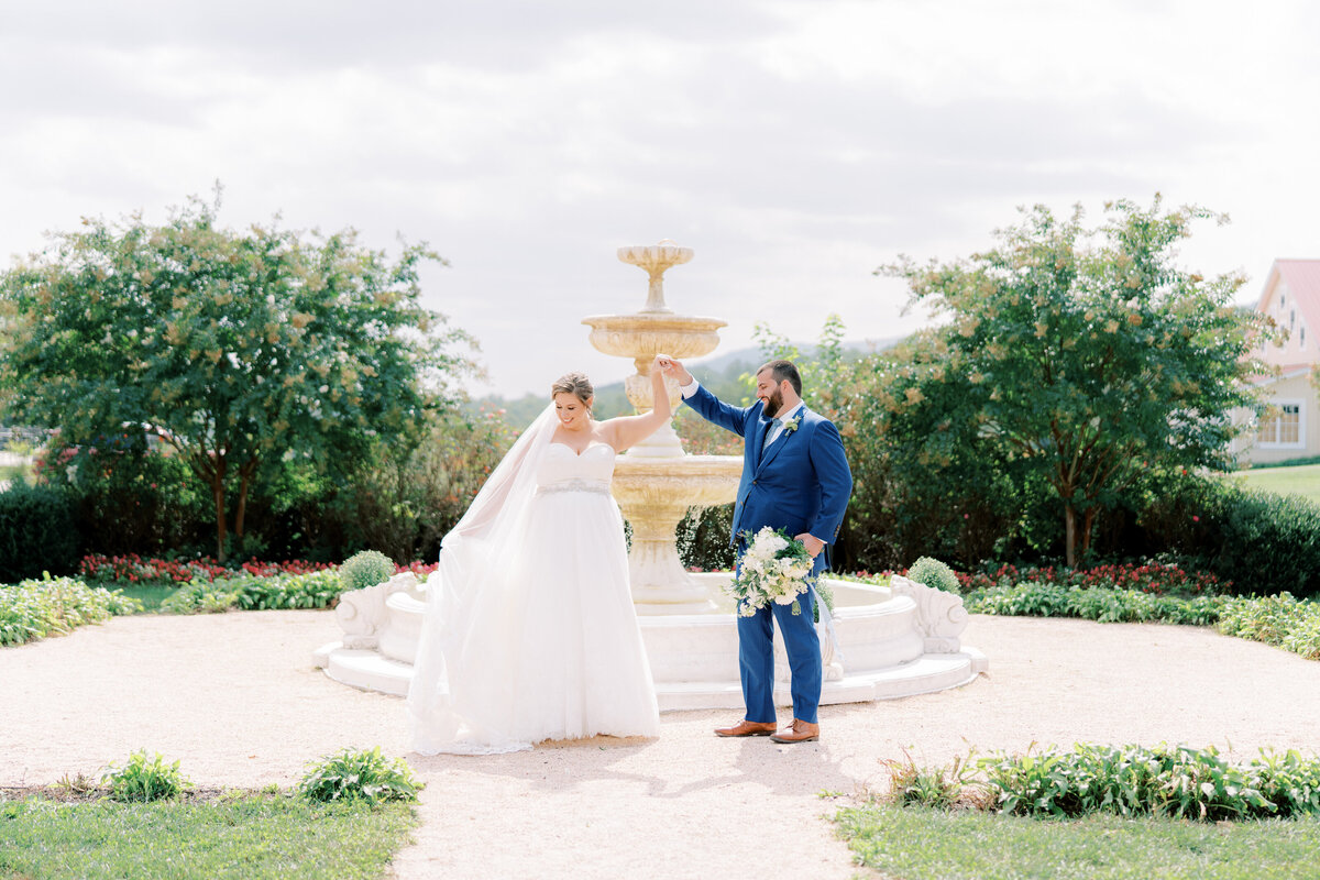 Rebekah Emily Photography Springfield Manor Wedding-17