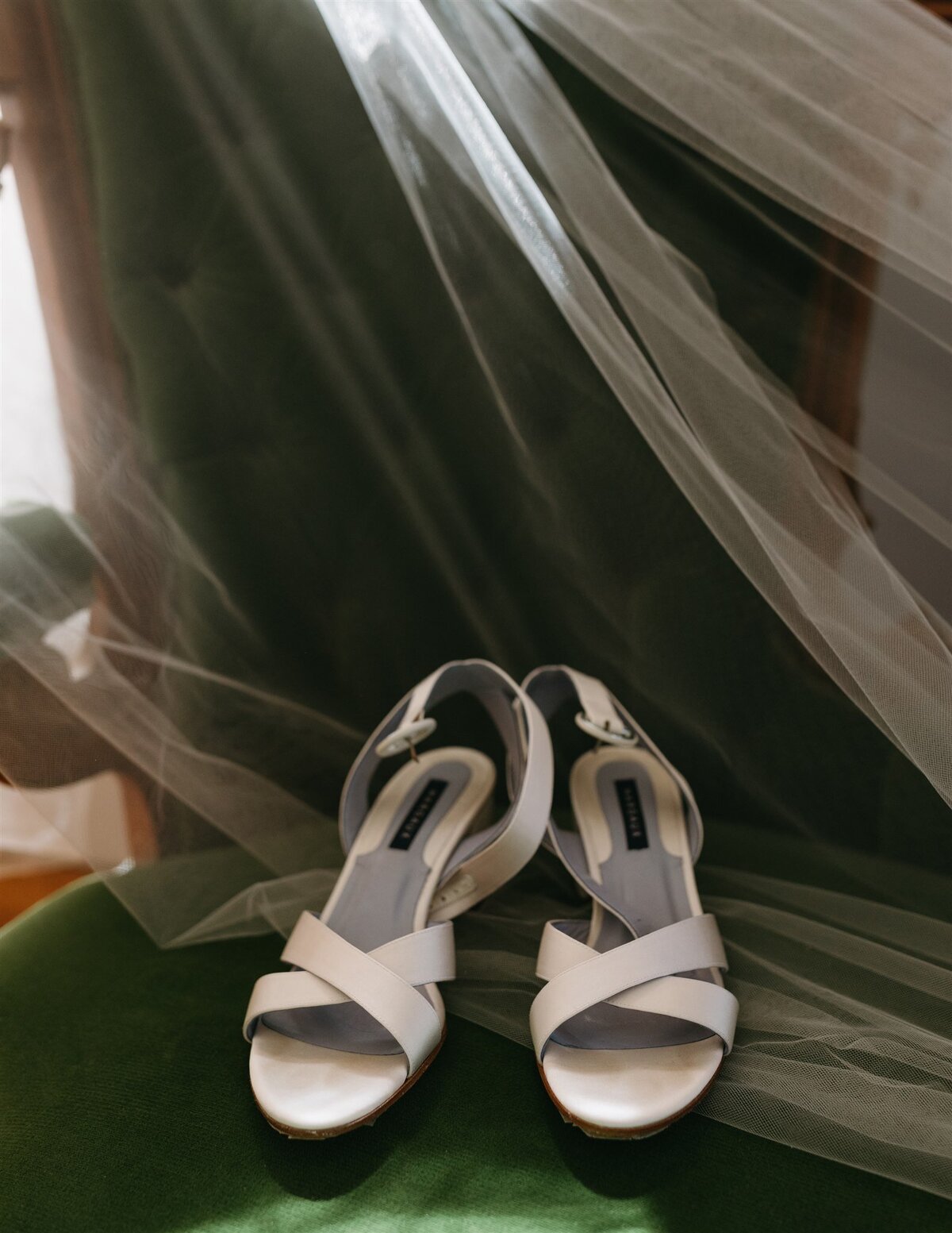 AllisonStoddard_LilyZackGettingReady-11