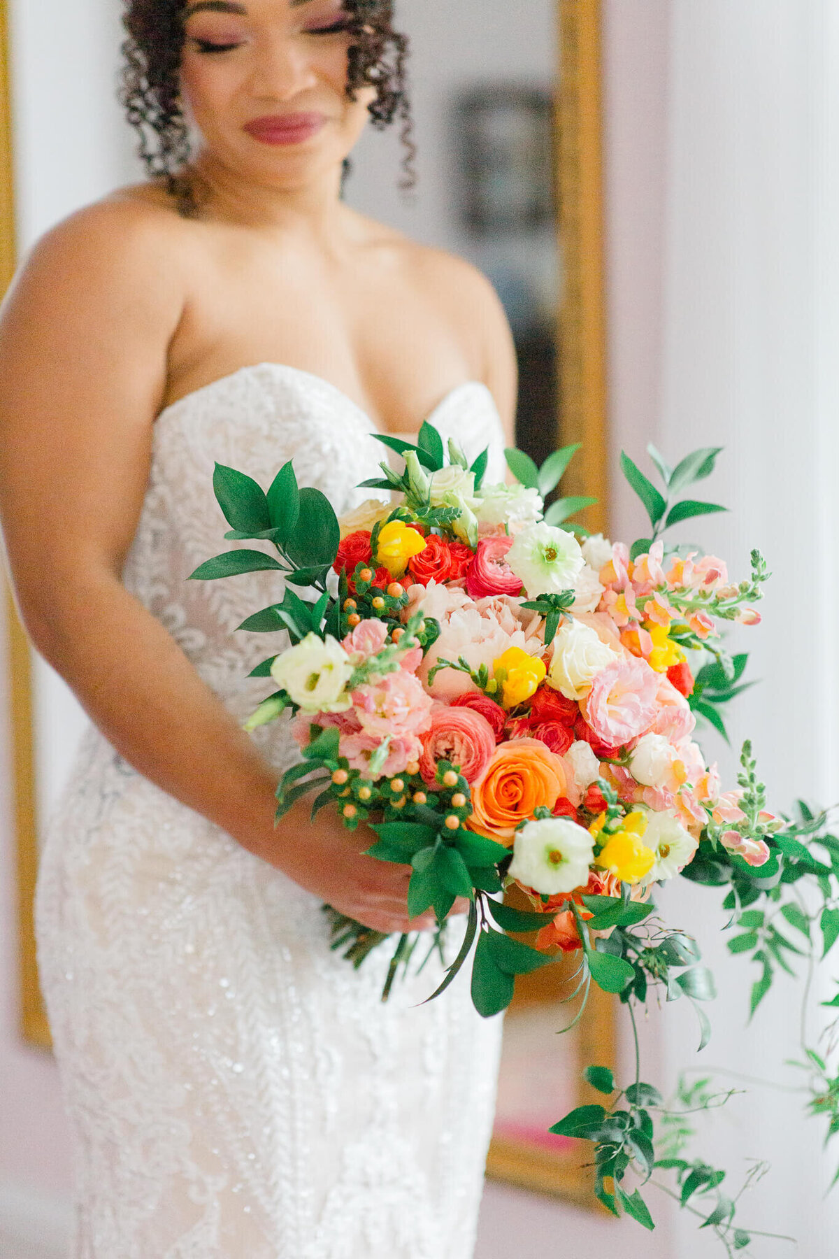 Coral and peach bridal bouquet at a venue in Charlottesville, Virginia. Take by Washington DC Wedding Photographer Bethany Aubre Photography.