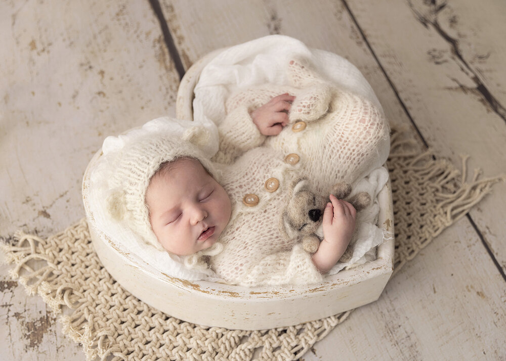 NEWBORN_BABYBOYHEARTBOWLCREAMWITHKOALA