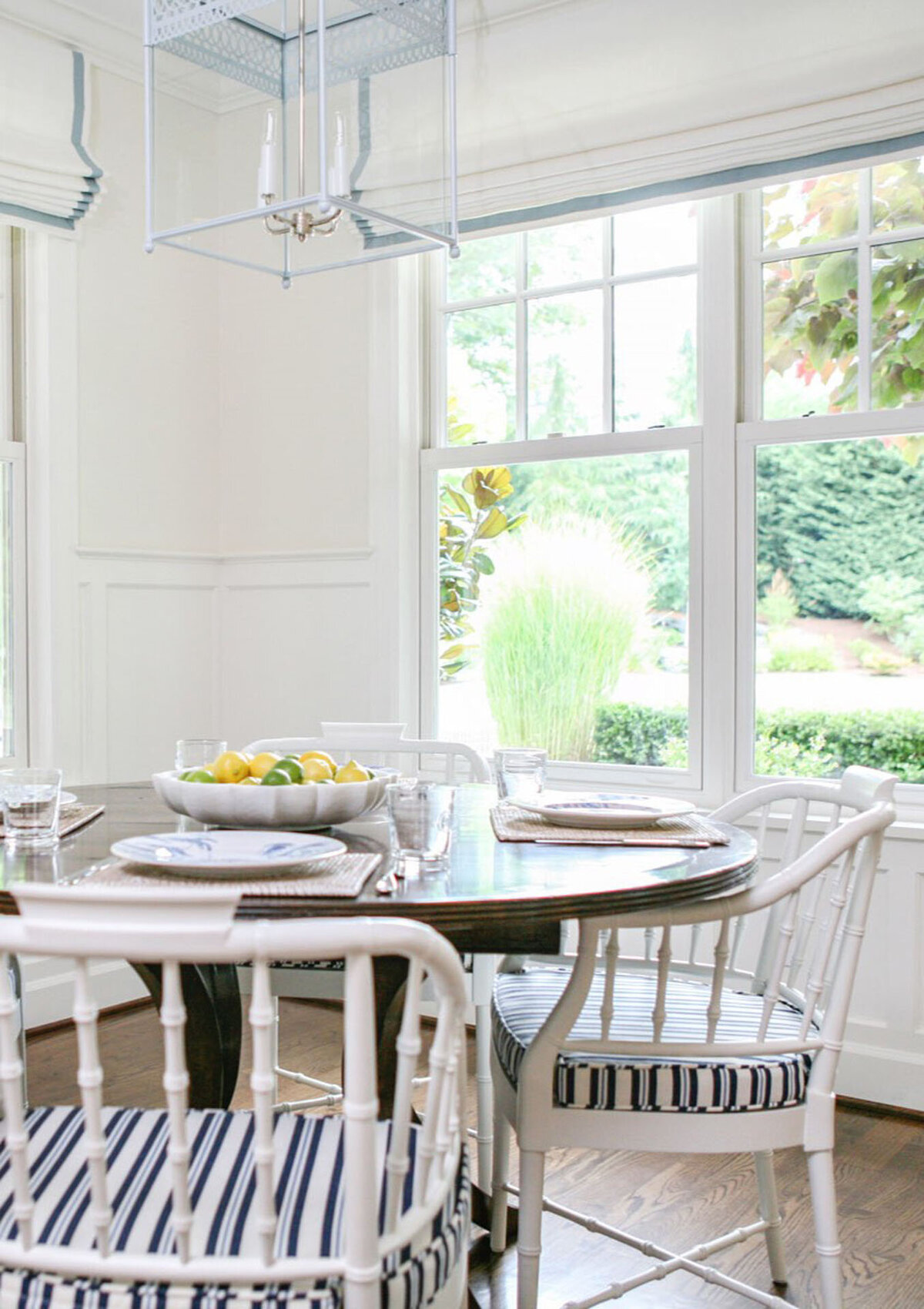 3A-mcguire-breakfast-chairs-bamboo-urban-eectric-roman-shade-with-trim