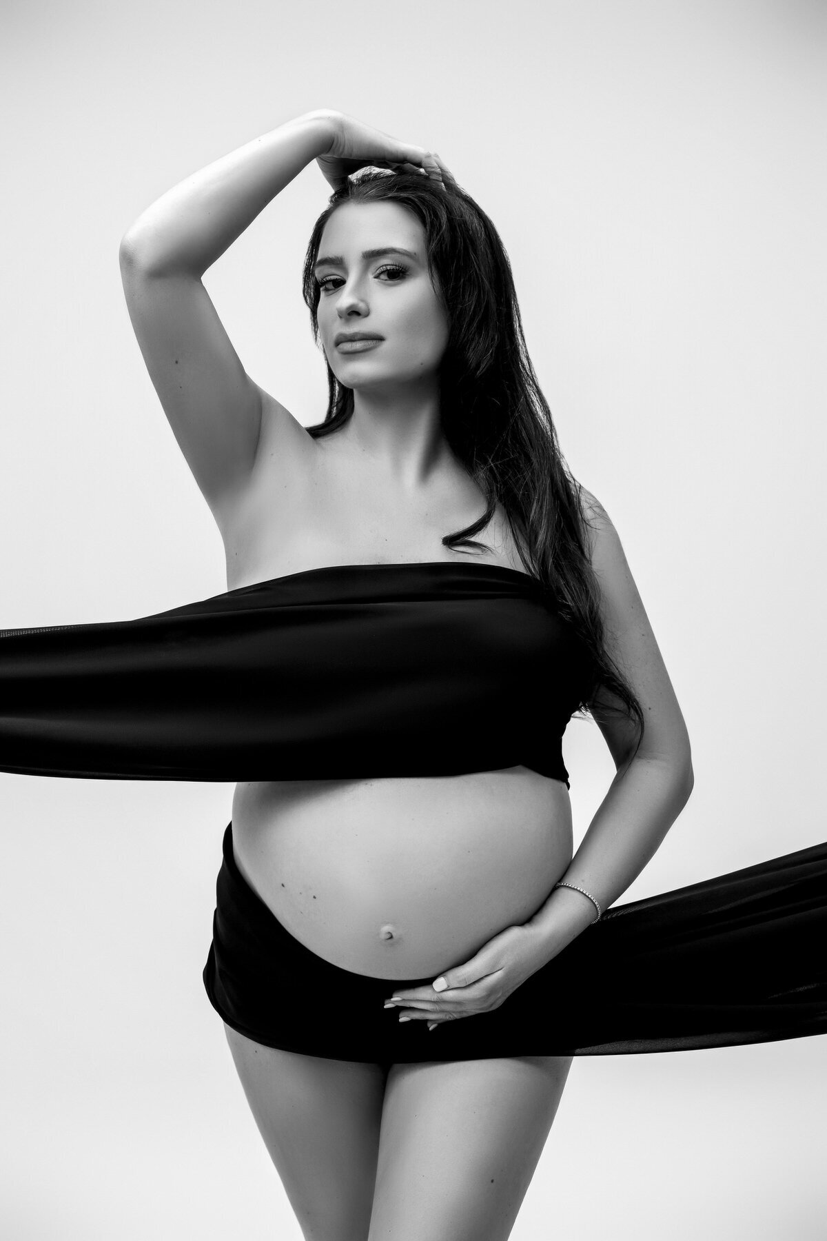08 Classic black and white maternity portraits