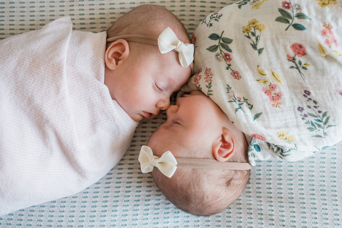 twin-newborn-photographer-colorado-springs-home-session