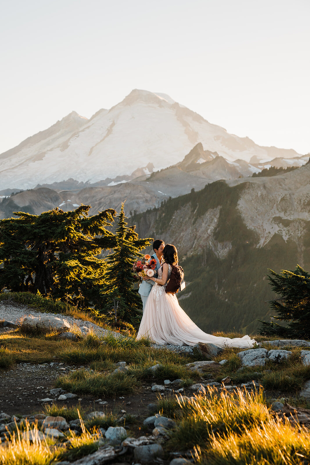 adventure-wedding-photographer-betwen-the-pine