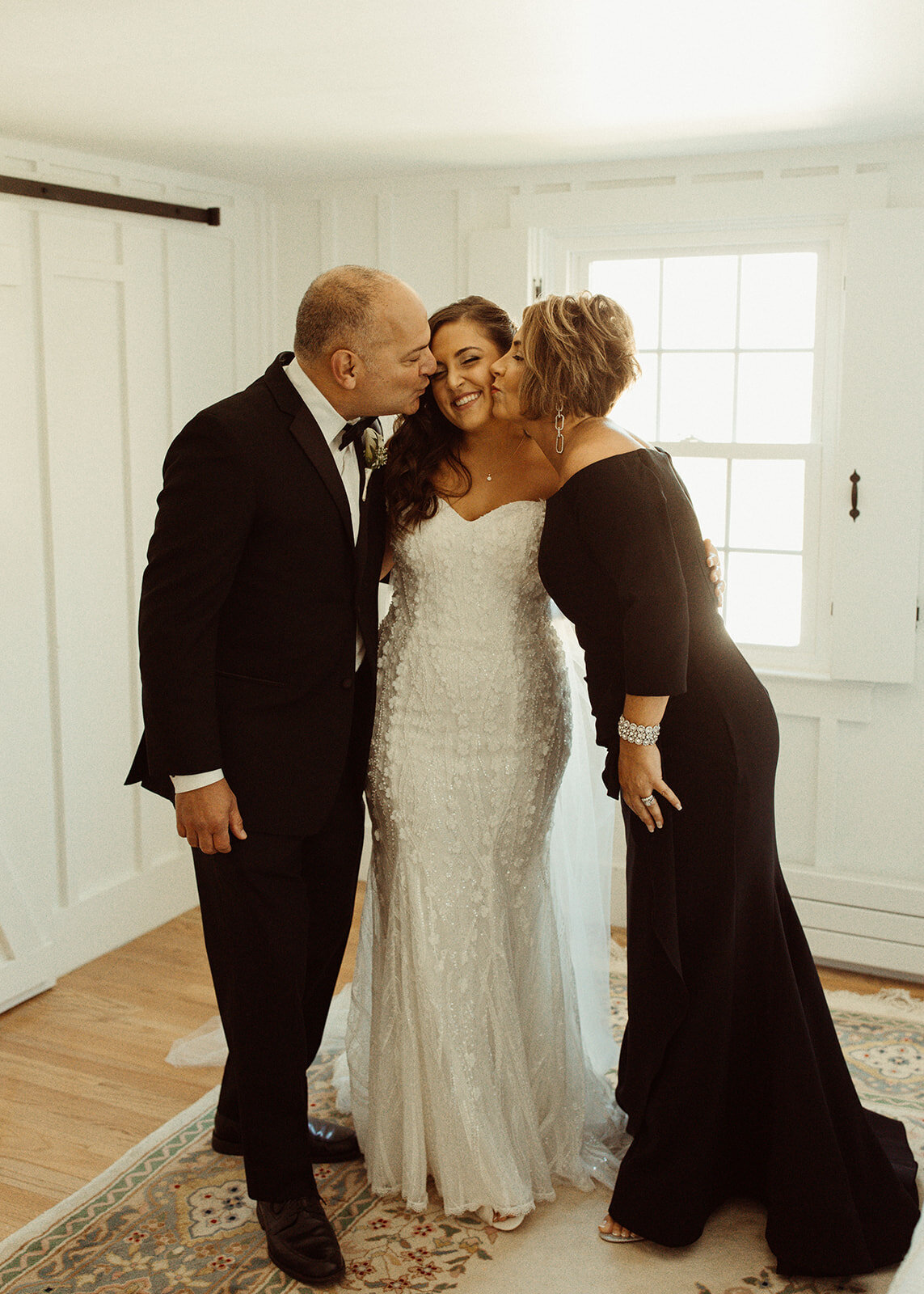 Parents-portrait-with-bride