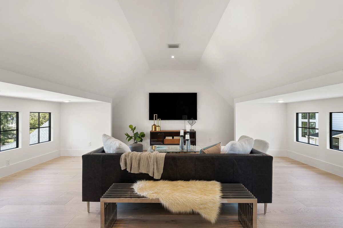 5505-woodrow-ave-gameroom-1