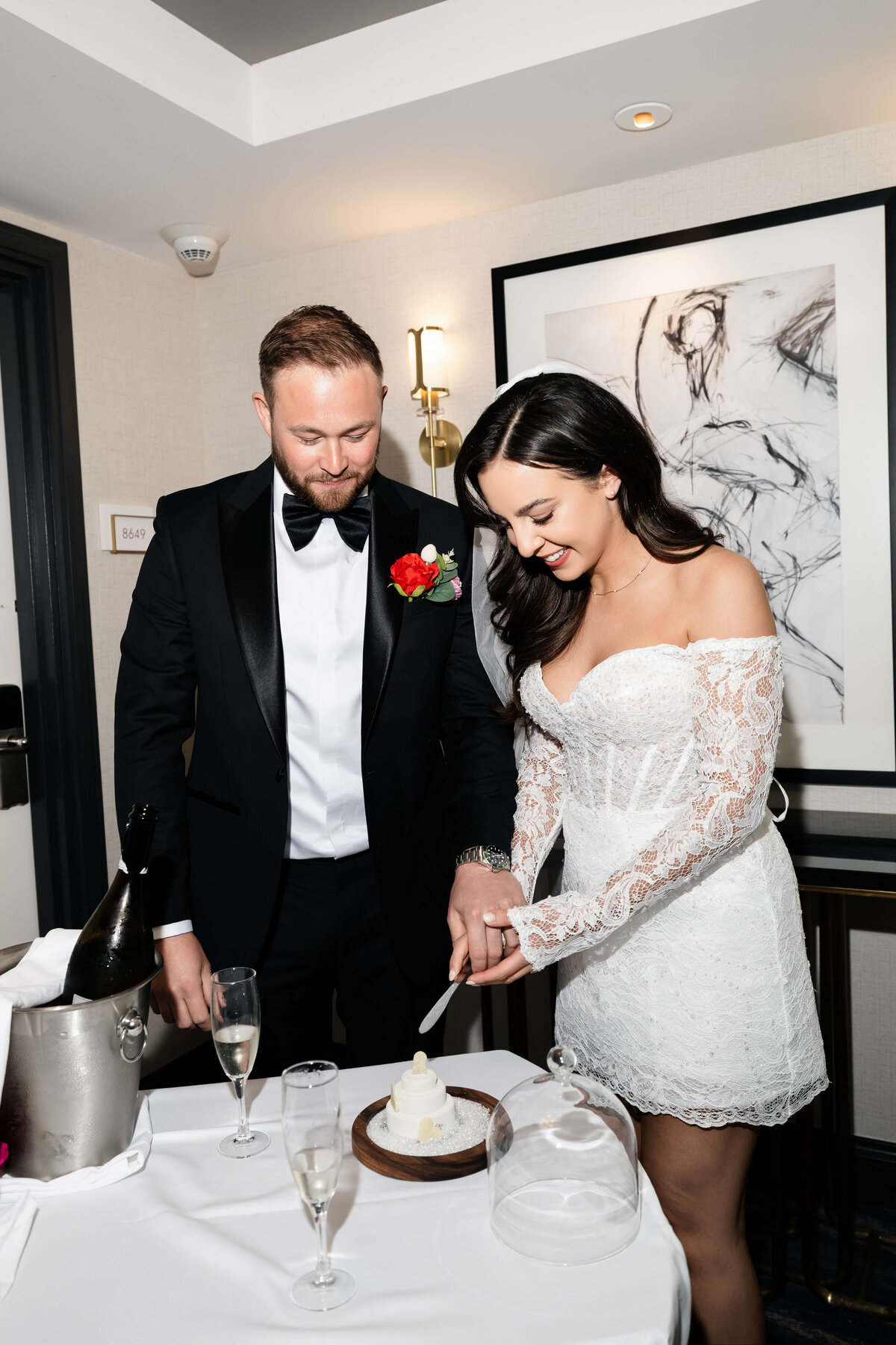 32riskyexposure_hannah-rory_las-vegas-elopement-photography