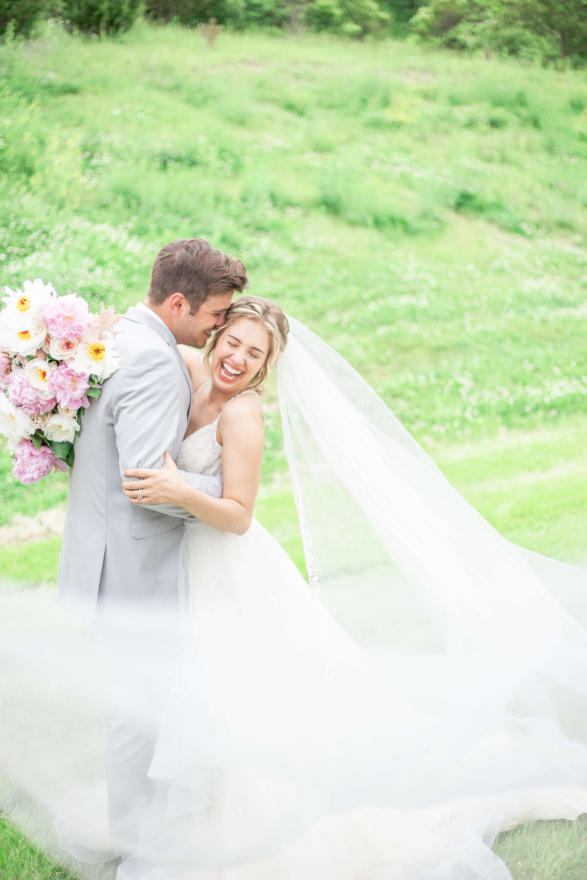 Light-and-airy-wedding-photographer-in-Ohio-Bethany-Lane-Photography-2