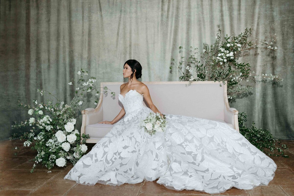 elegant-bride-in-florals