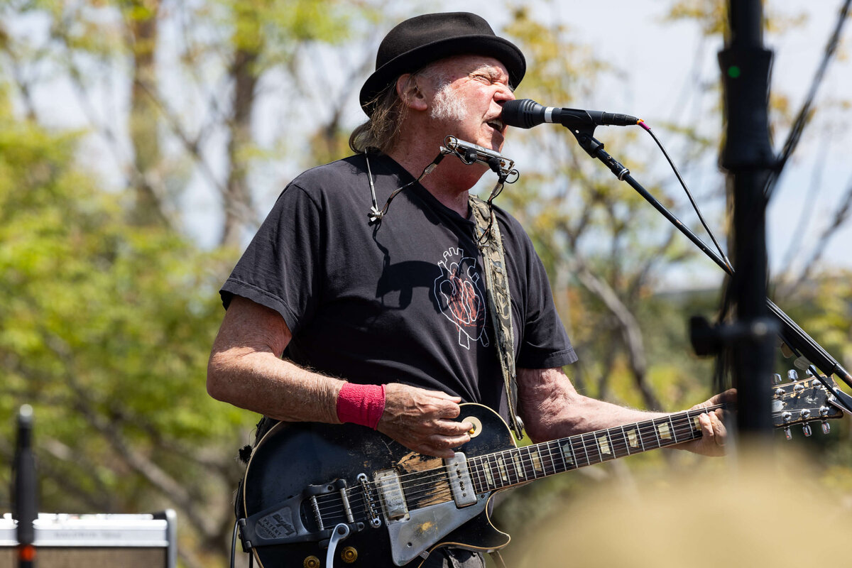neil-young-bernie-rally