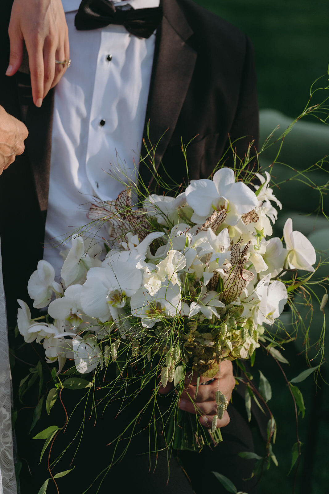 modern-bridal-bouquet-at-willow-hill-ct