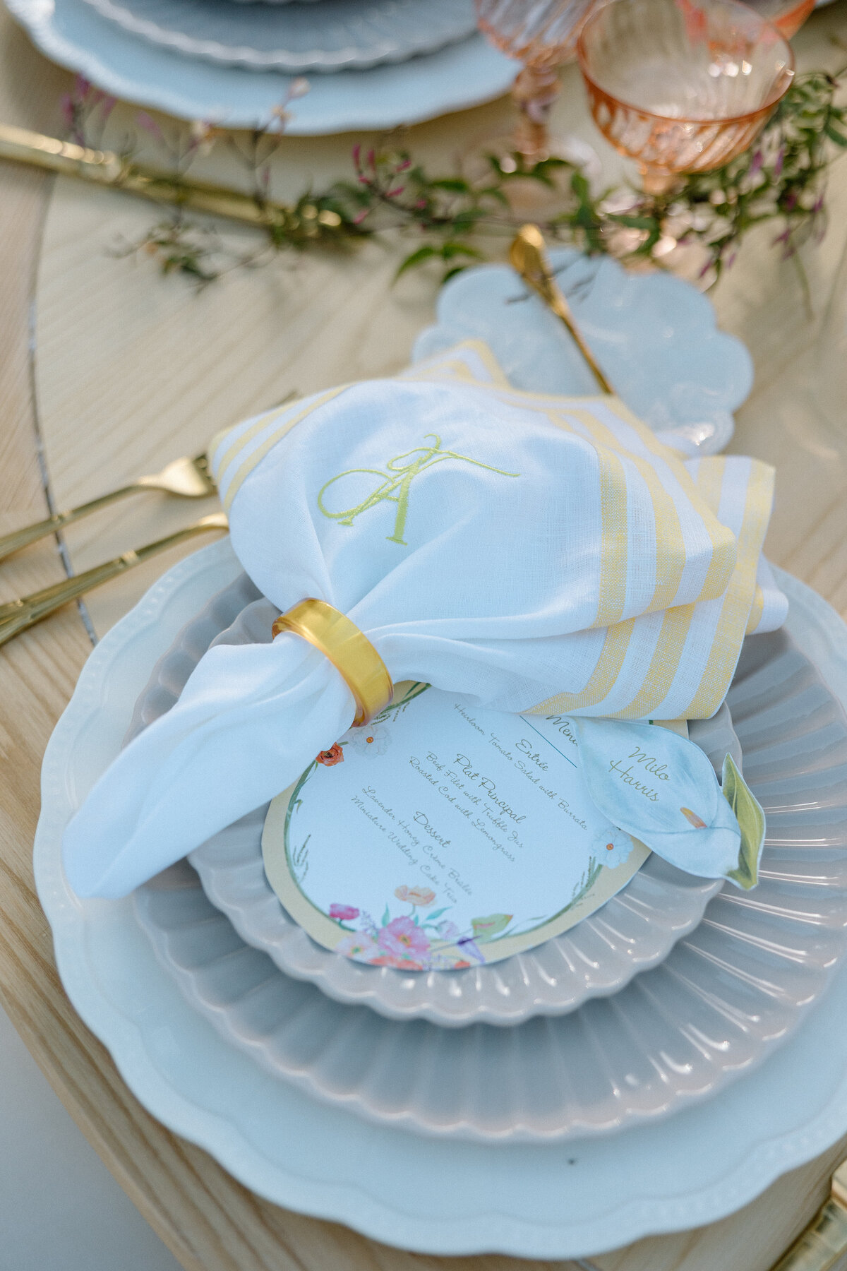 monogrammed-napkins-with-calla-lilys
