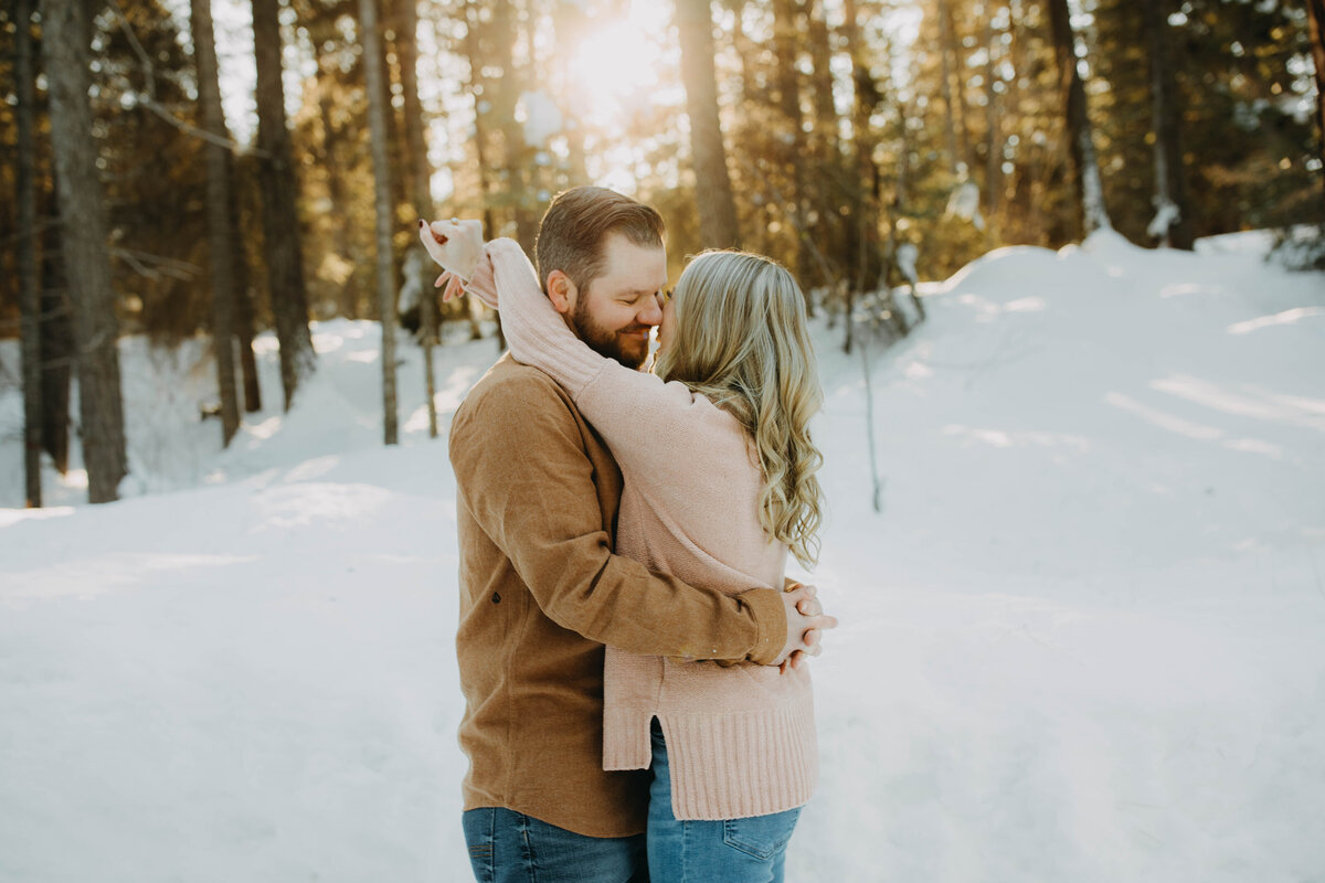 engagement-ponderosapark-winter-JE-28